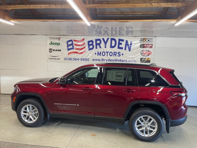 2025 Jeep Grand Cherokee Laredo X photo 3