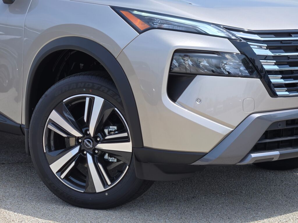 2025 Nissan Rogue SL photo 2