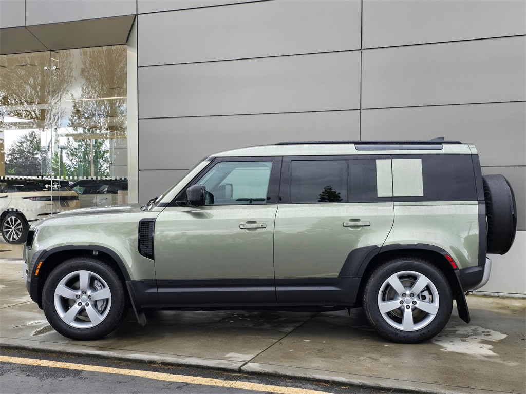2025 Land Rover Defender 110 S photo 4