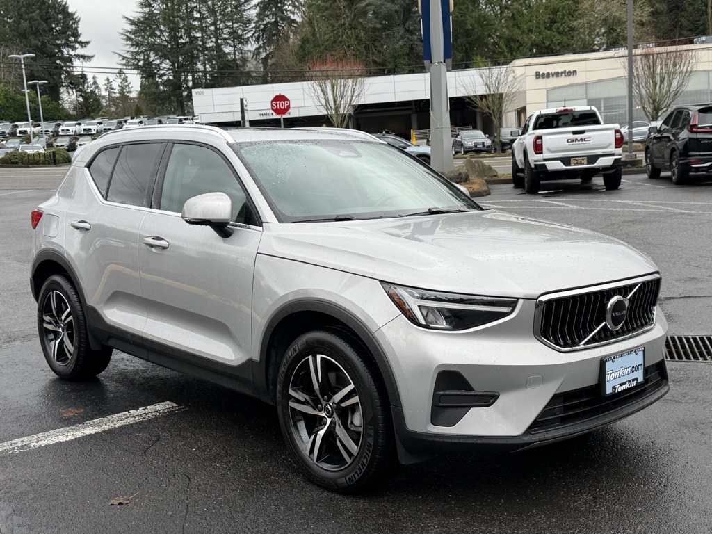 2024 Volvo XC40 Core's photo