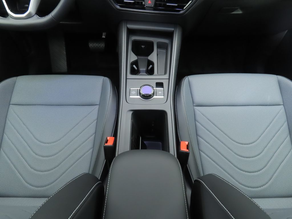 2025 Volkswagen Tiguan SE photo 17