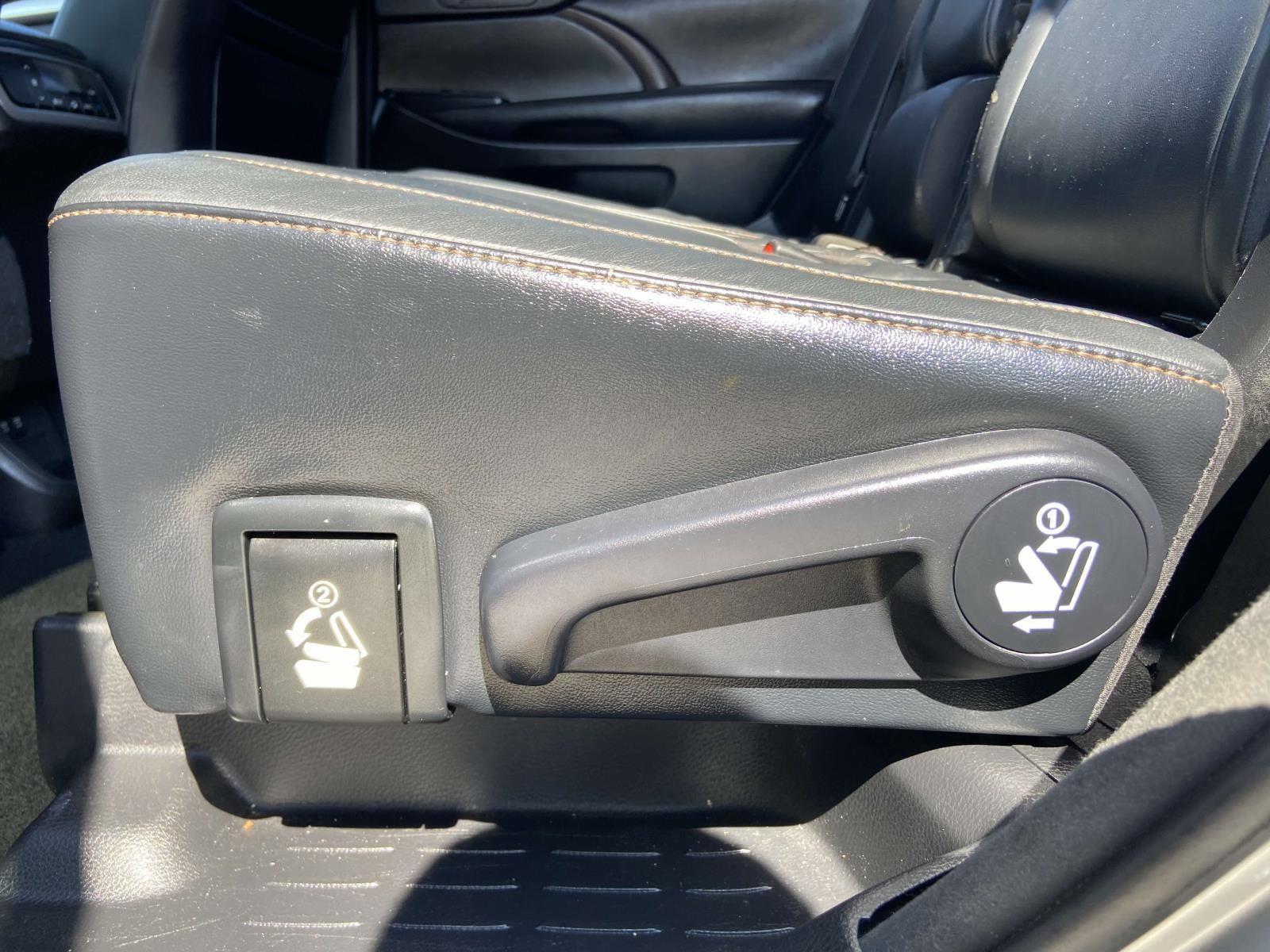 2017 Toyota Highlander XLE photo 6