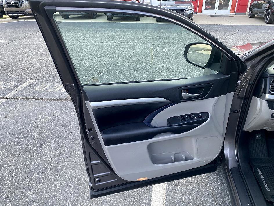 2019 Toyota Highlander XLE photo 12