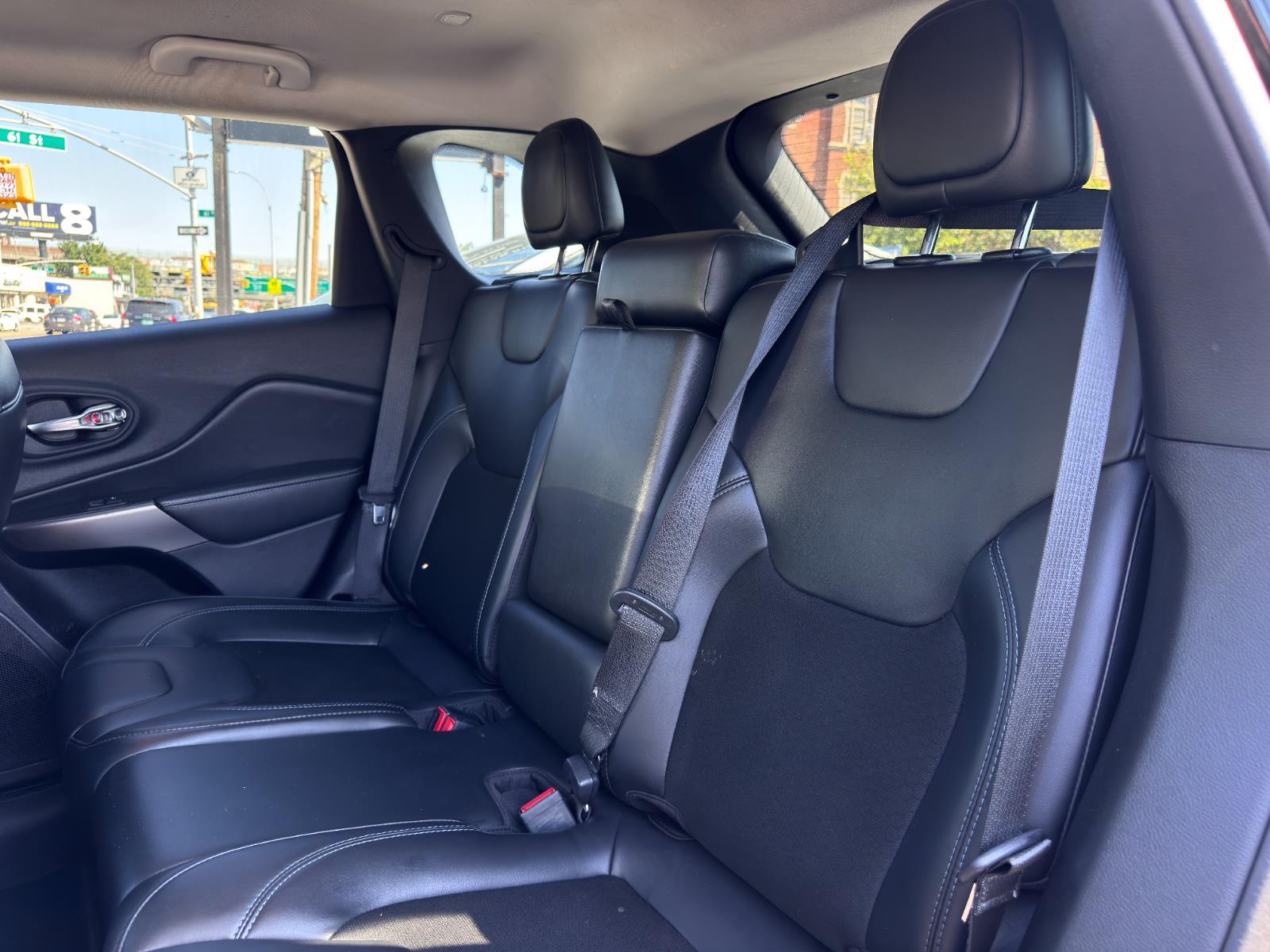 2020 Jeep Cherokee Latitude photo 22