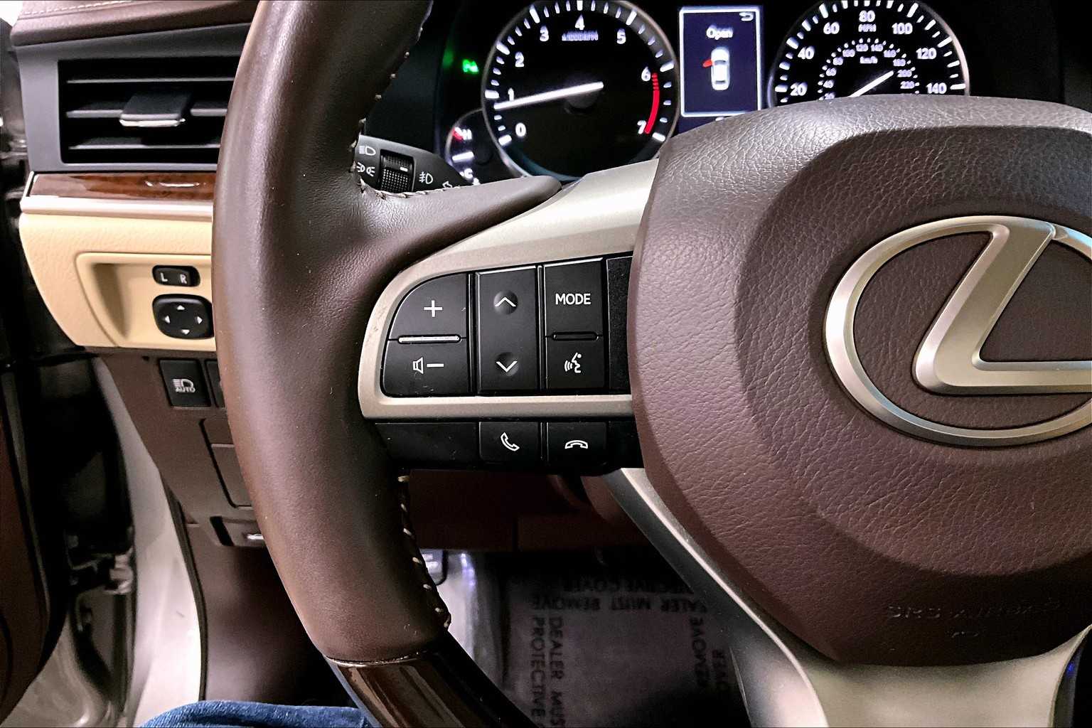 2017 Lexus ES 350 photo 22