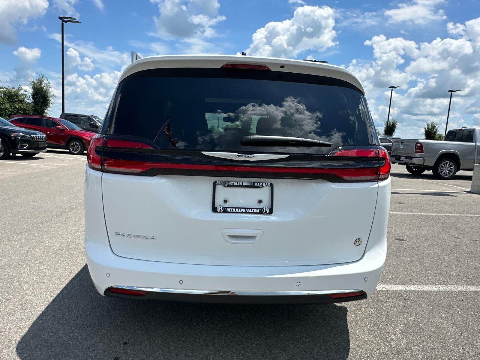 2025 Chrysler Pacifica photo 4