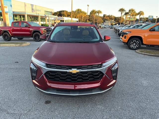 2025 Chevrolet Trax LT photo 2