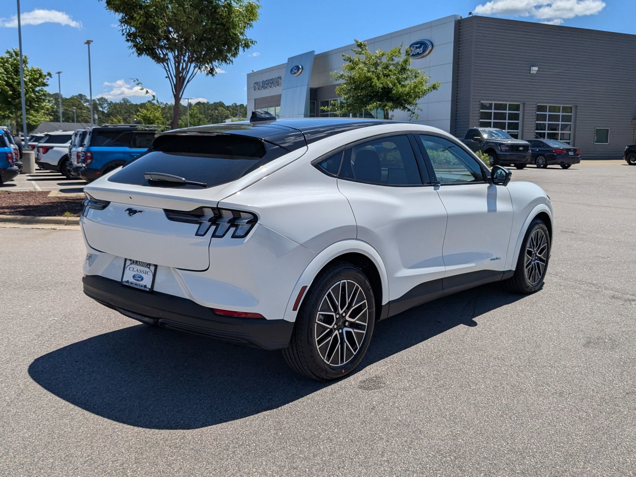 2025 Ford Mustang Mach-E Premium photo 7