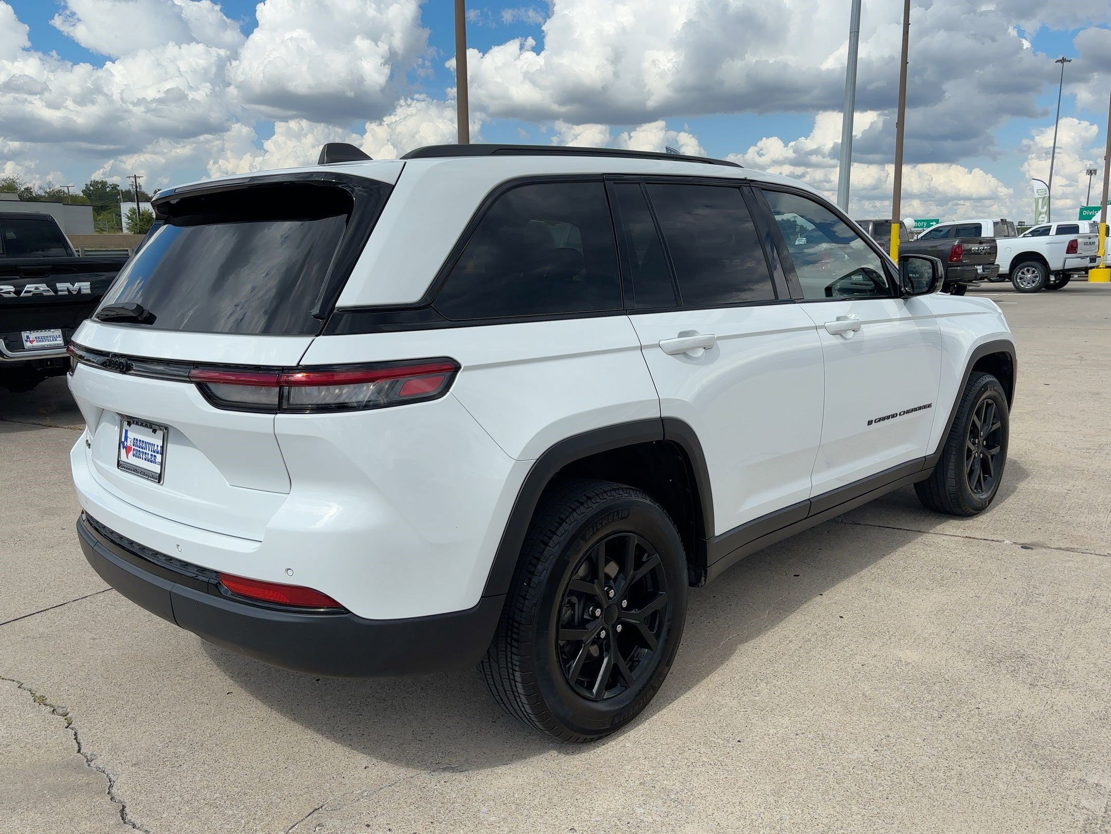 2024 Jeep Grand Cherokee Altitude photo 6