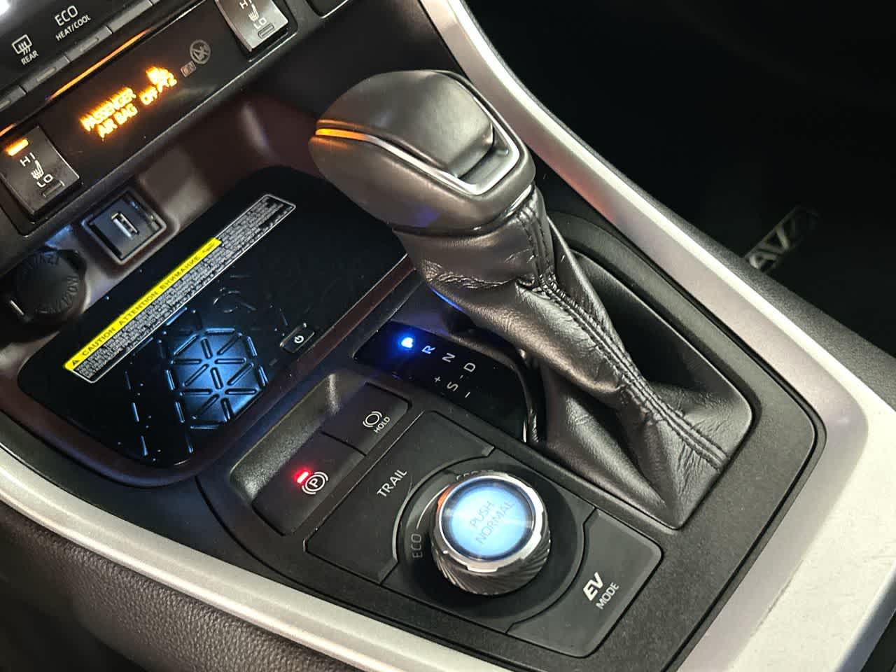 2020 Toyota RAV4 Hybrid Limited photo 25