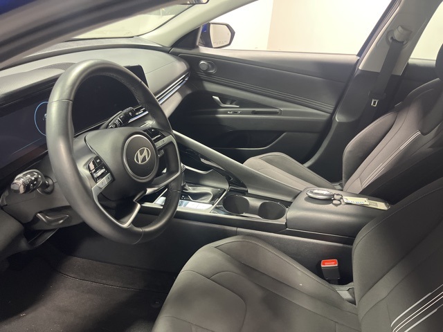 2025 Hyundai Elantra SEL Convenience photo 9