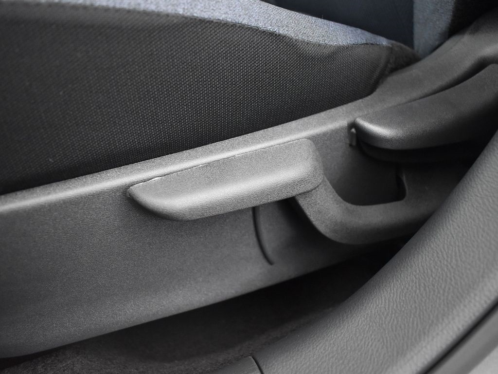 2025 Nissan Versa 1.6 SV photo 27