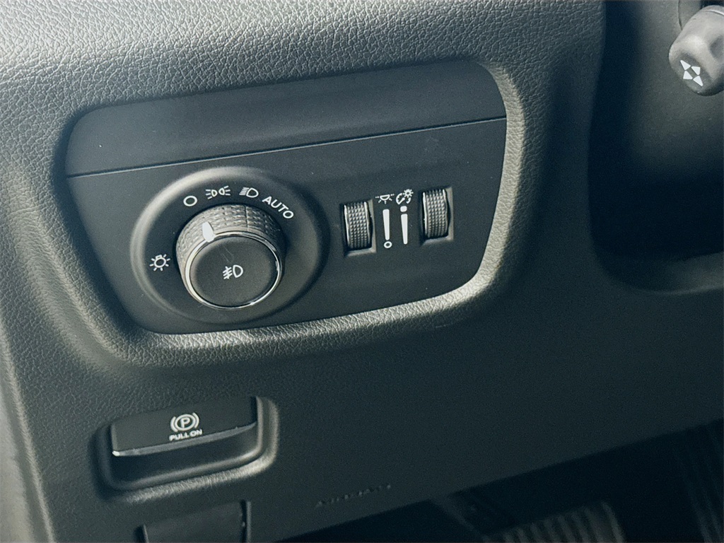 2025 Jeep Grand Cherokee Limited photo 4