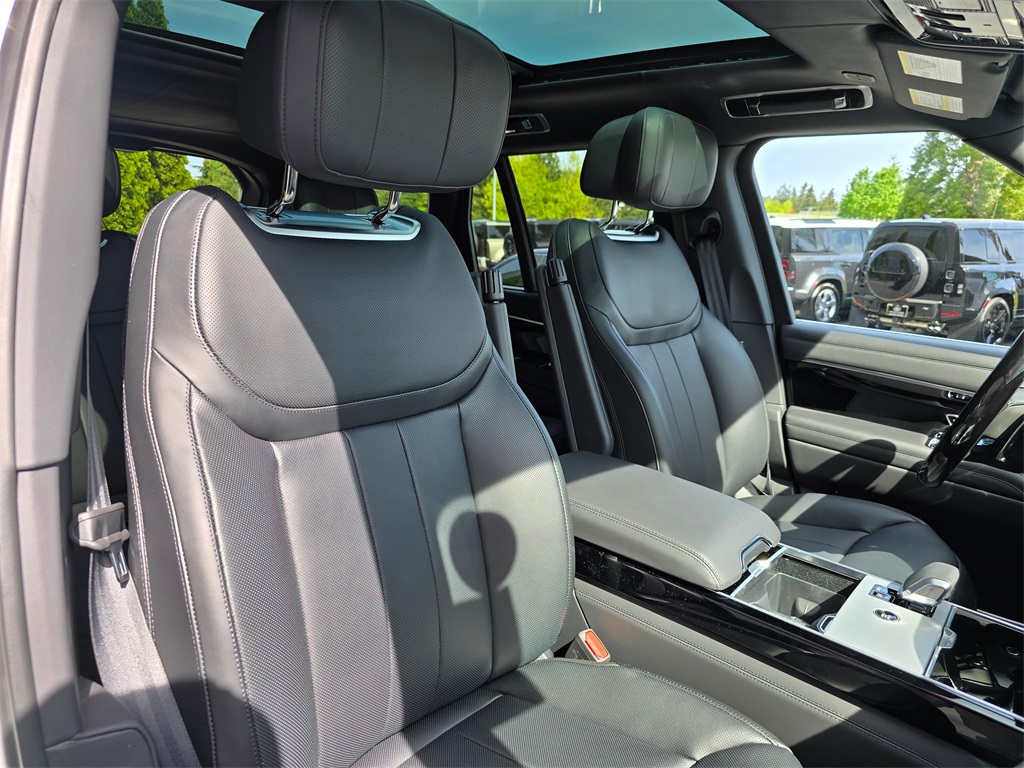 2025 Land Rover Range Rover Autobiography photo 28