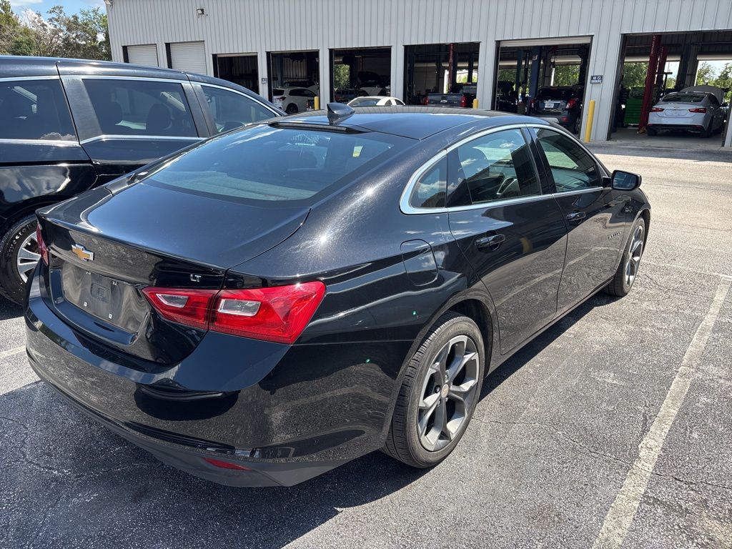 2023 Chevrolet Malibu 1LT photo 2