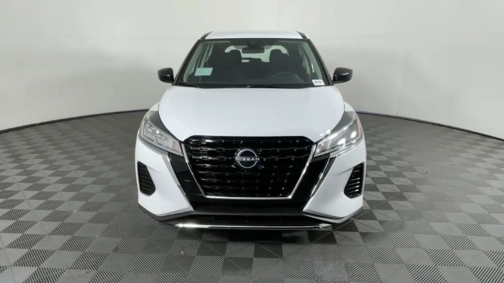 2025 Nissan Kicks Play S photo 9