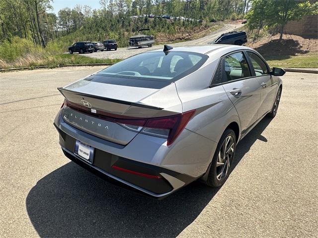 2025 Hyundai Elantra Hybrid Blue photo 5