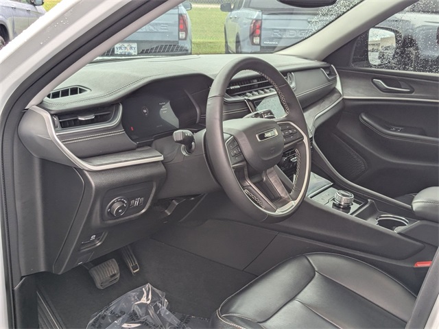2023 Jeep Grand Cherokee Limited photo 2