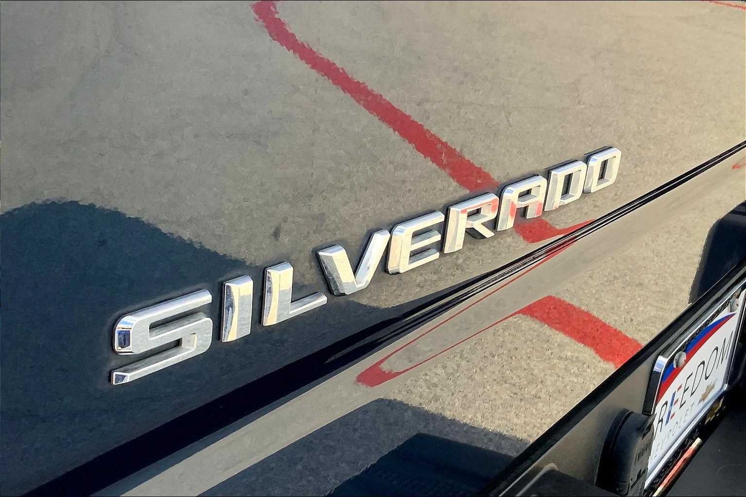 2023 Chevrolet Silverado 1500 Custom photo 9