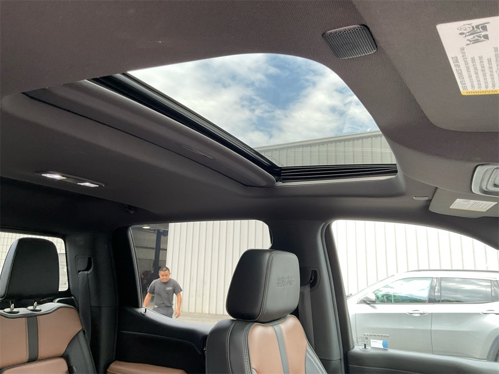 2022 Chevrolet Silverado 1500 High Country photo 22