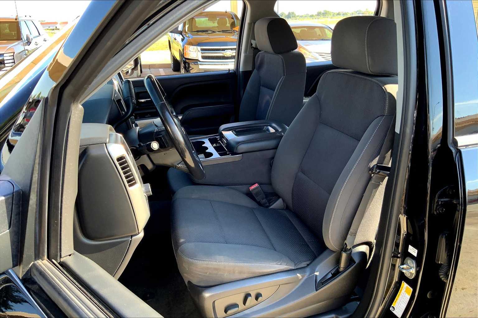2018 Chevrolet Silverado 1500 LT photo 5