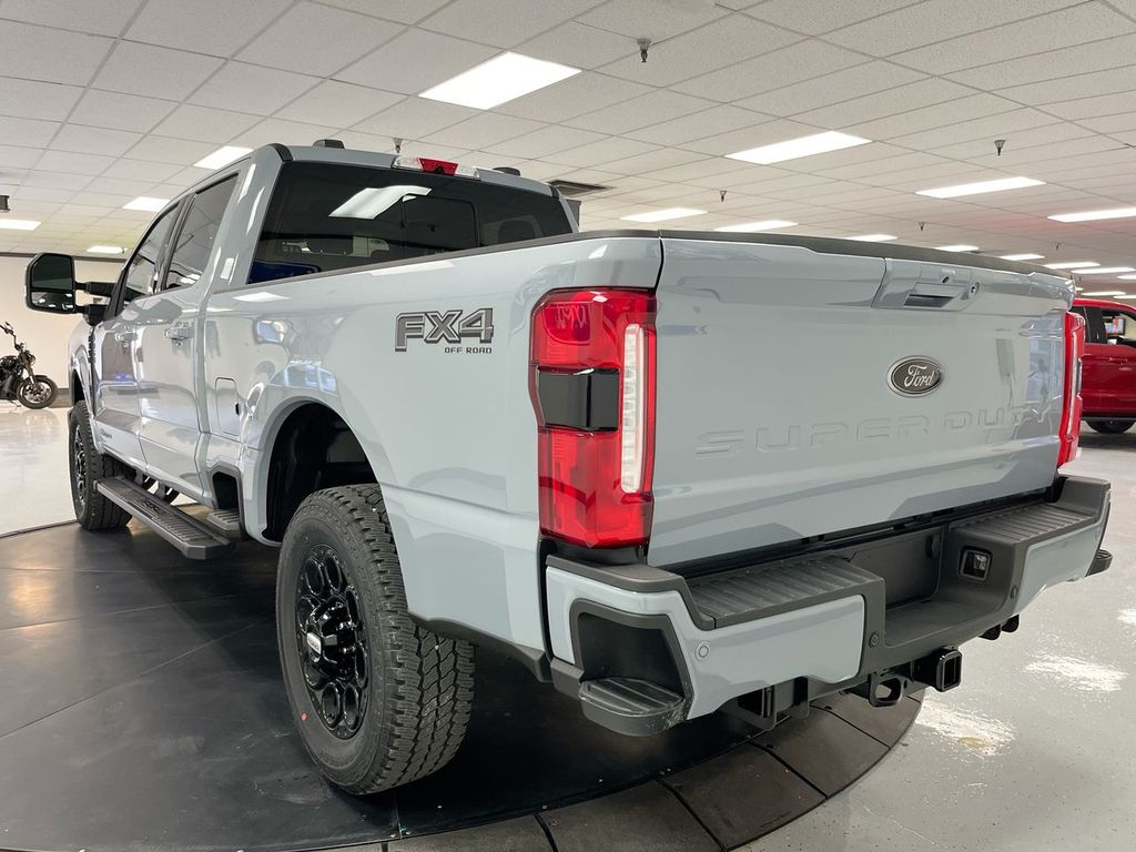 2025 Ford F-350 Lariat photo 3