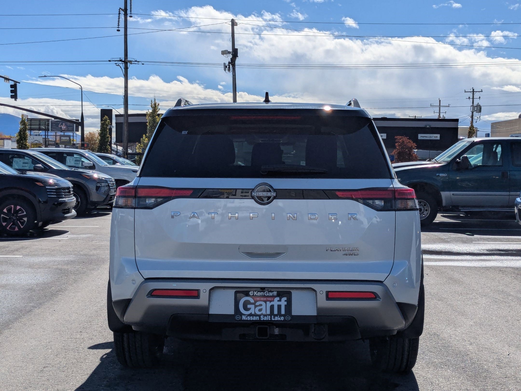 2025 Nissan Pathfinder Platinum photo 4