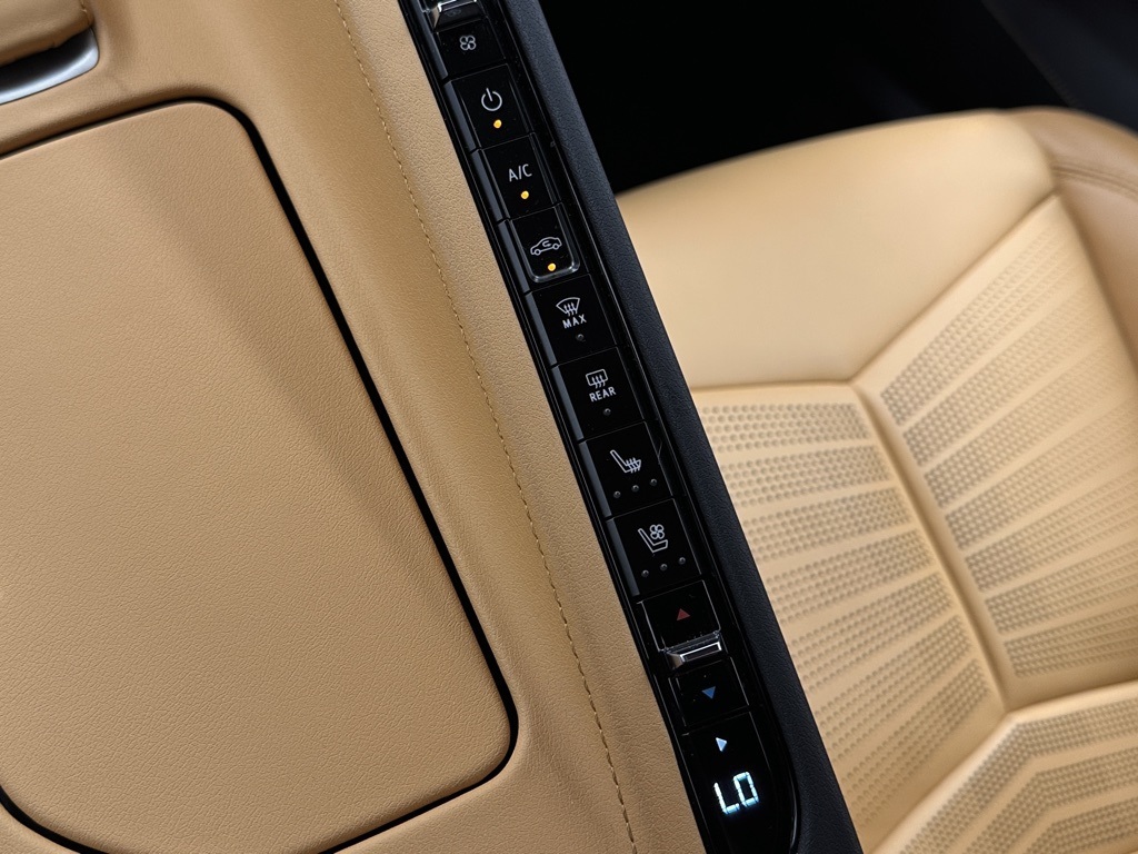 2022 Chevrolet Corvette 2LT photo 27