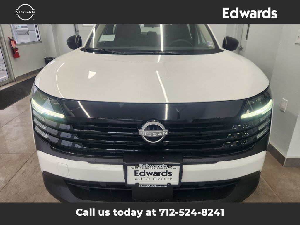 2026 Nissan Kicks S photo 3