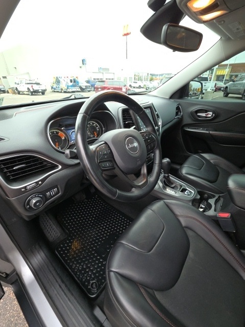 2021 Jeep Cherokee Trailhawk photo 2