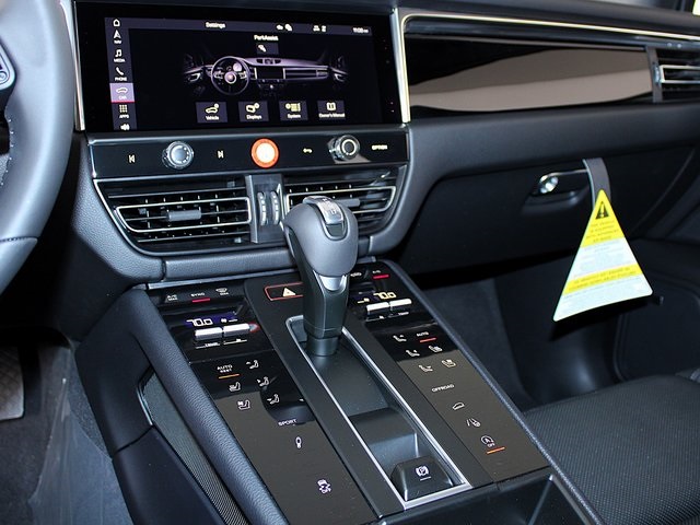 2025 Porsche Macan S photo 14