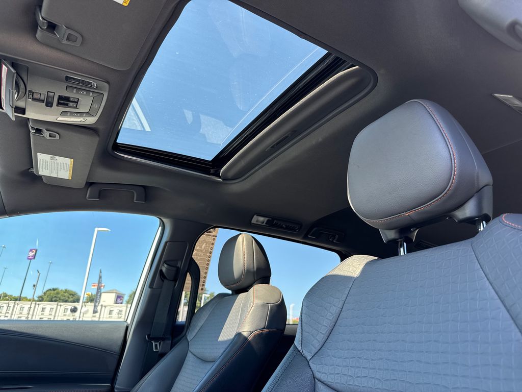 2023 Toyota Sienna XSE photo 24
