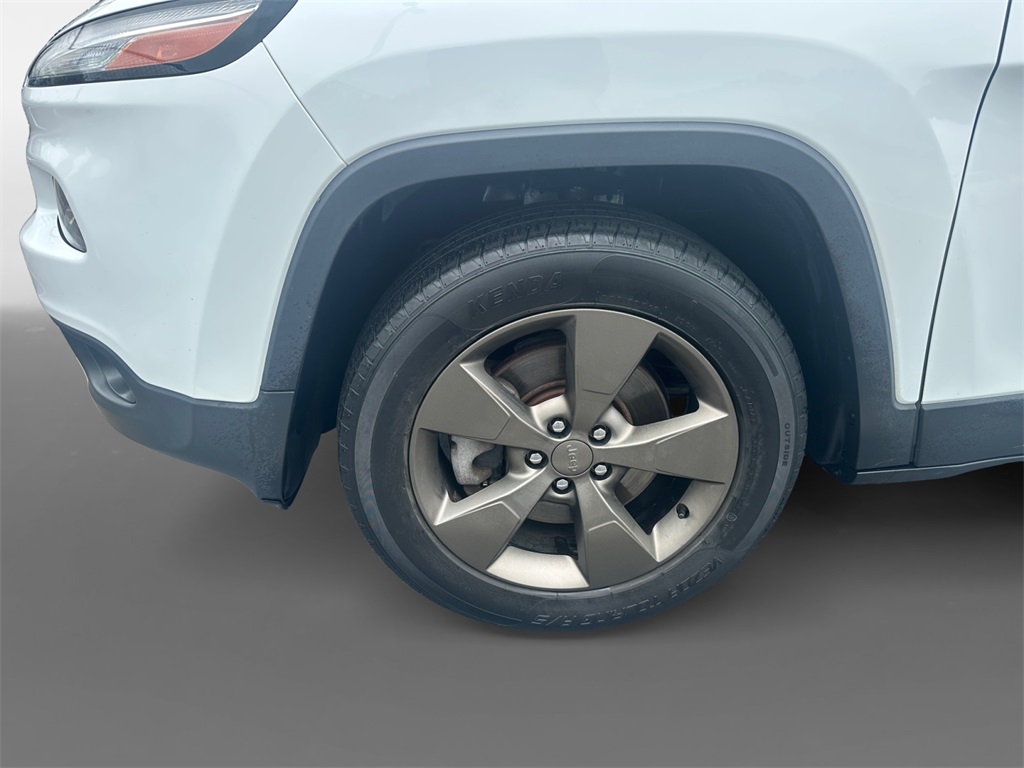 2017 Jeep Cherokee 80th Anniversary Edition photo 9