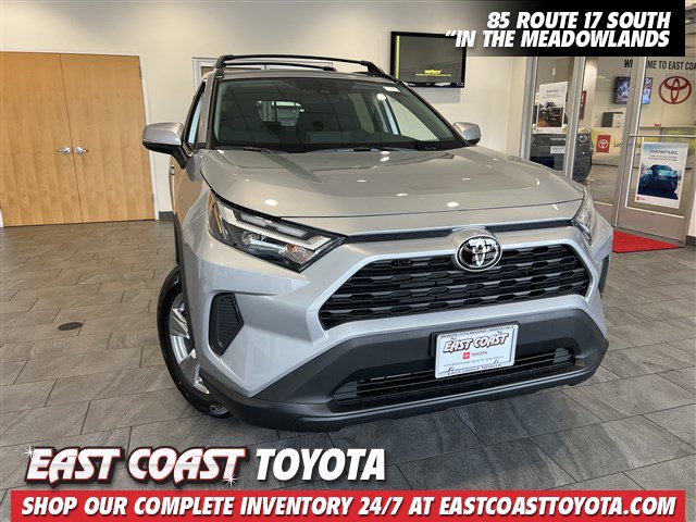 2025 Toyota RAV4 XLE's photo