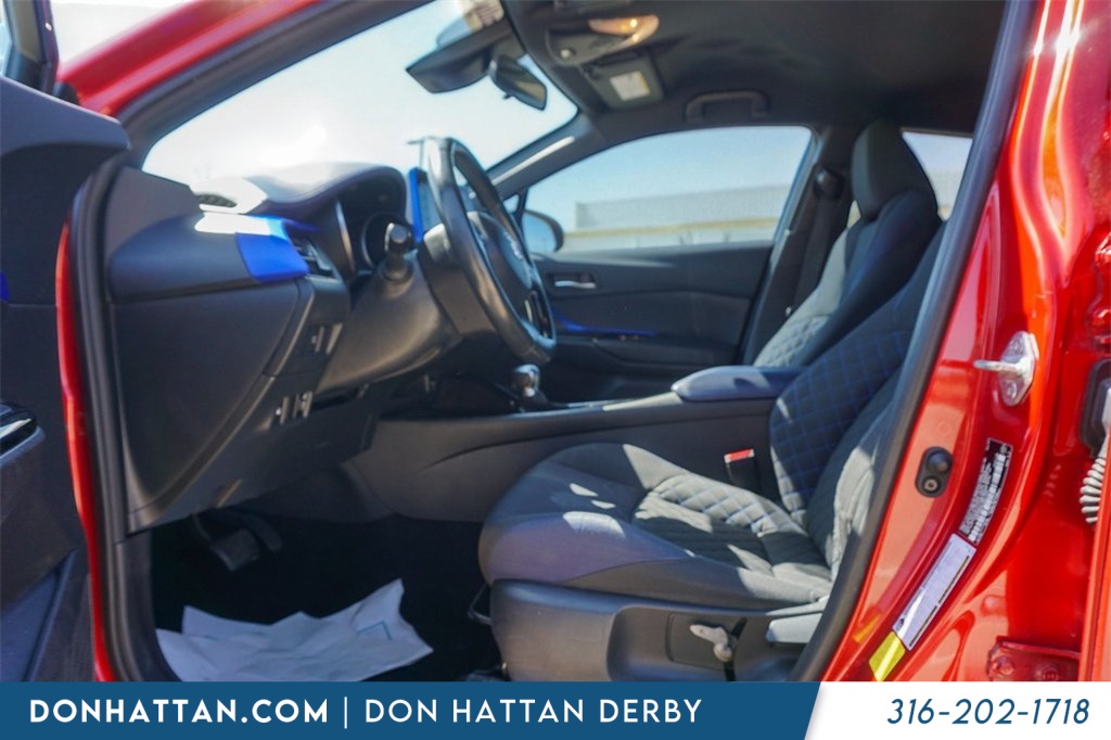 2021 Toyota C-HR XLE photo 3