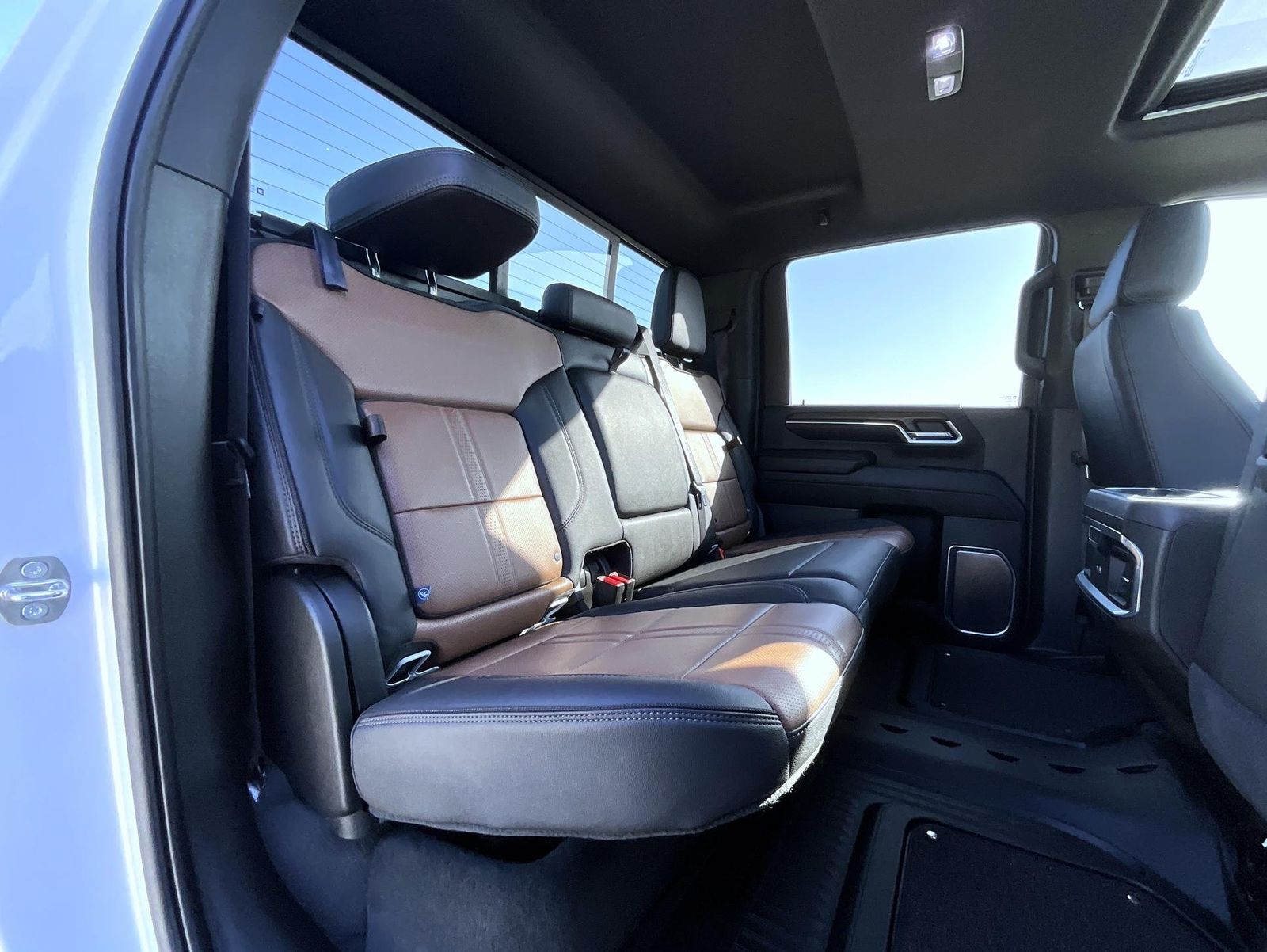 2024 Chevrolet Silverado 3500HD High Country photo 20