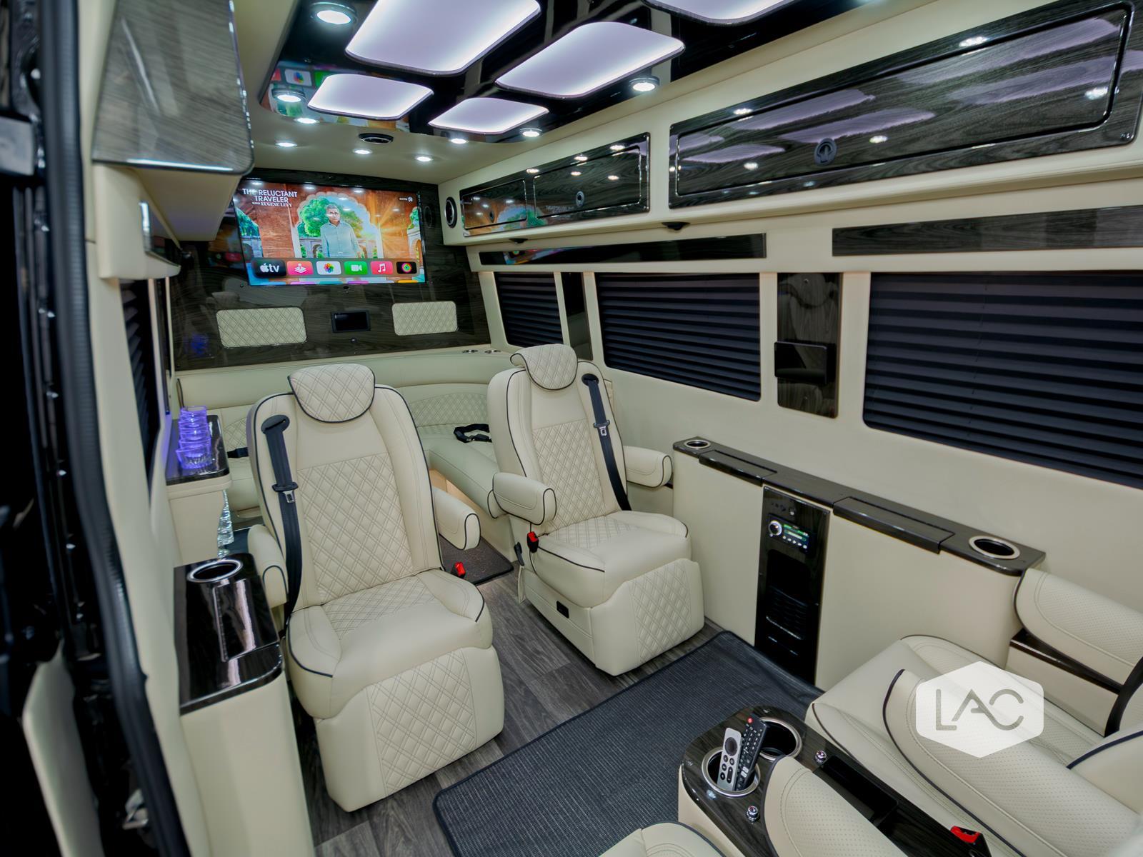 2024 Mercedes Benz Sprinter photo 4