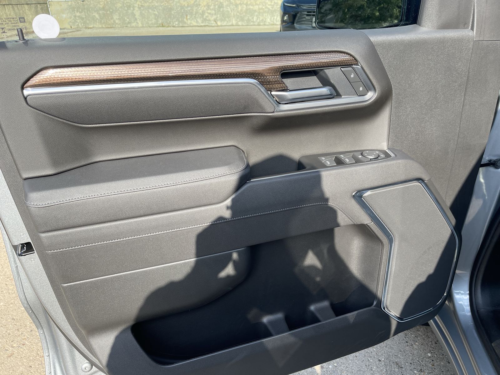 2025 Chevrolet Silverado 1500 LT photo 2