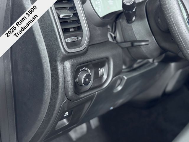 2025 Ram 1500 Tradesman photo 6