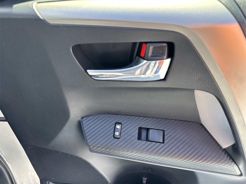 2015 Toyota RAV4 XLE photo 12