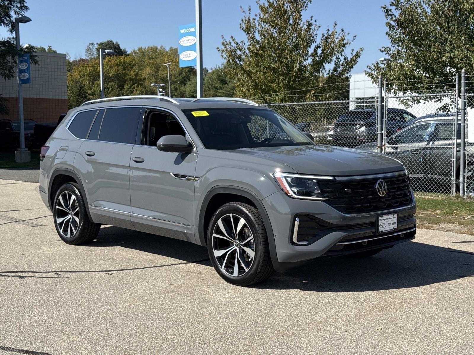 2026 Volkswagen Atlas SEL Premium R-Line photo 3