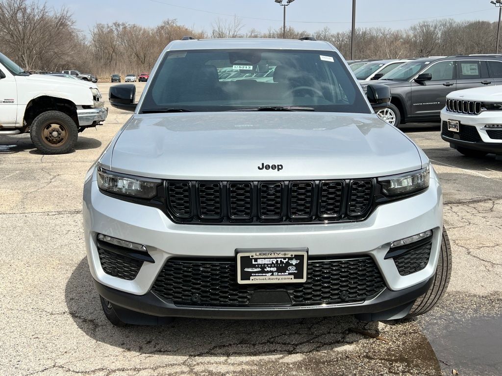 2025 Jeep Grand Cherokee Limited photo 3