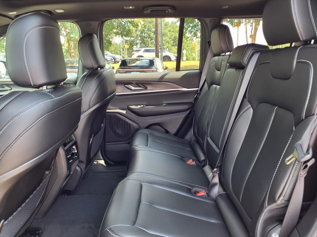 2025 Jeep Grand Cherokee Limited photo 17