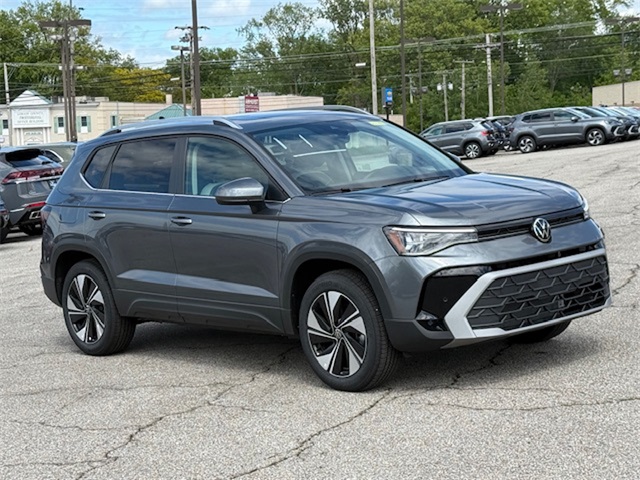 2025 Volkswagen Taos SE photo 2