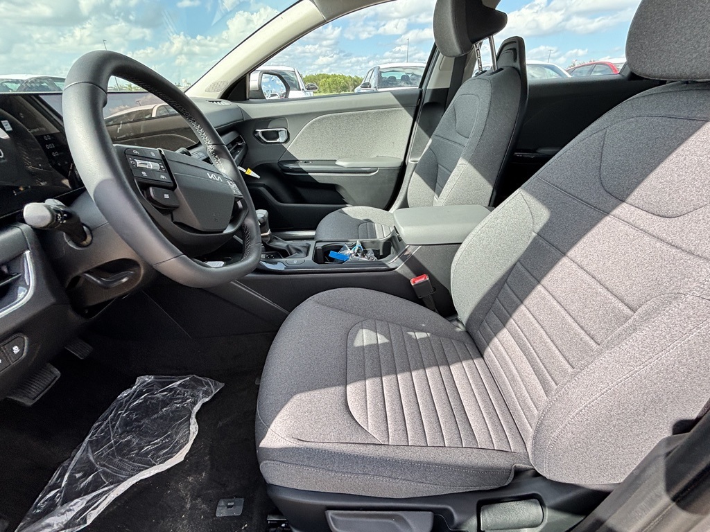 2025 Kia K4 EX photo 16