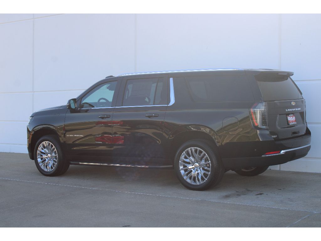 2026 Chevrolet Suburban LT photo 2