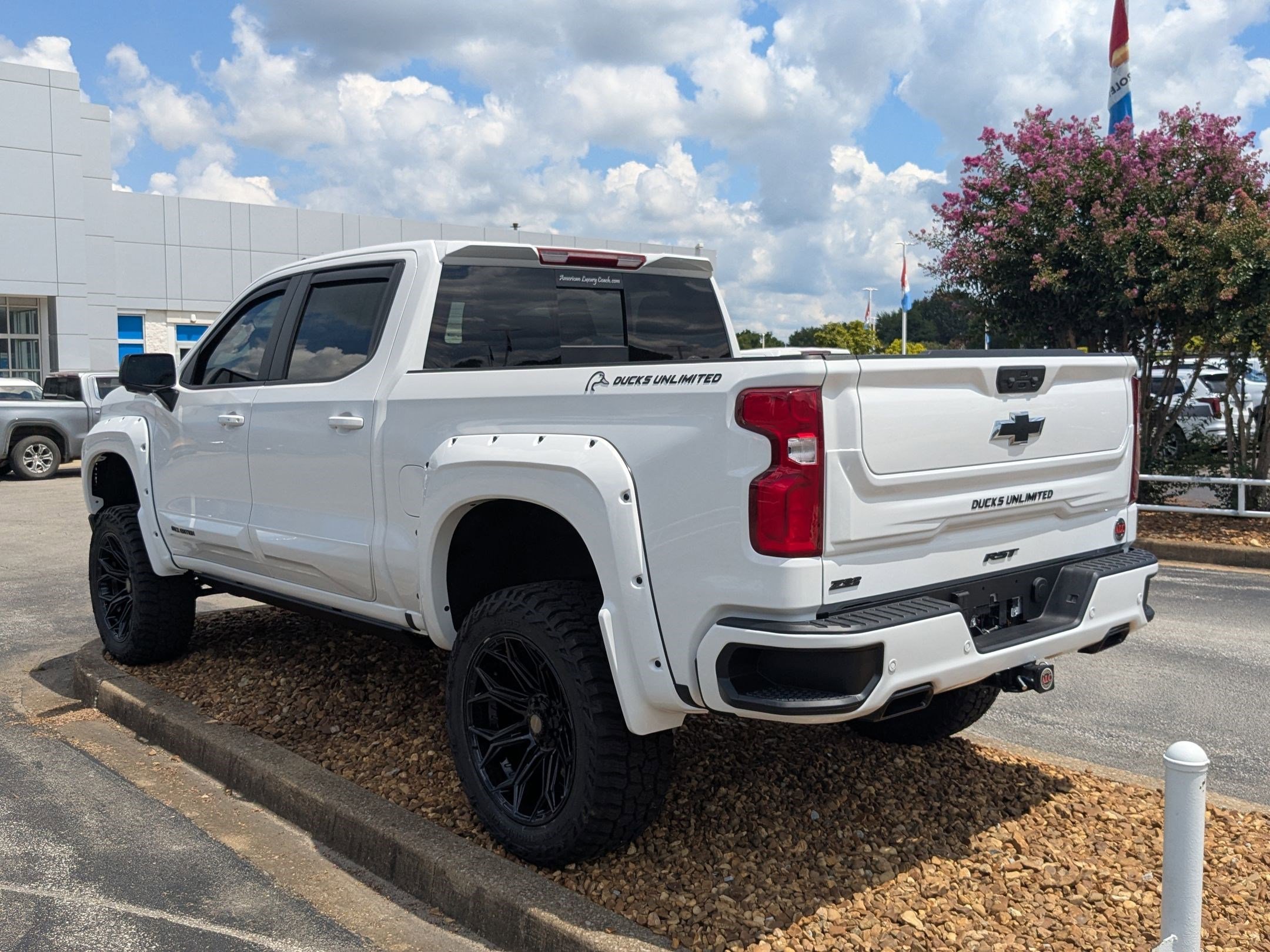 2025 Chevrolet Silverado 1500 photo 2