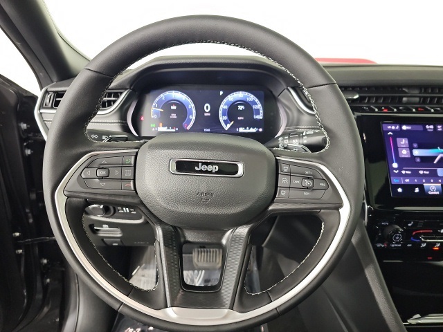 2025 Jeep Grand Cherokee Laredo X photo 11