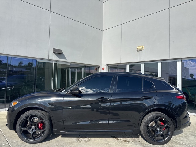 2022 Alfa Romeo Stelvio Ti Sport photo 2