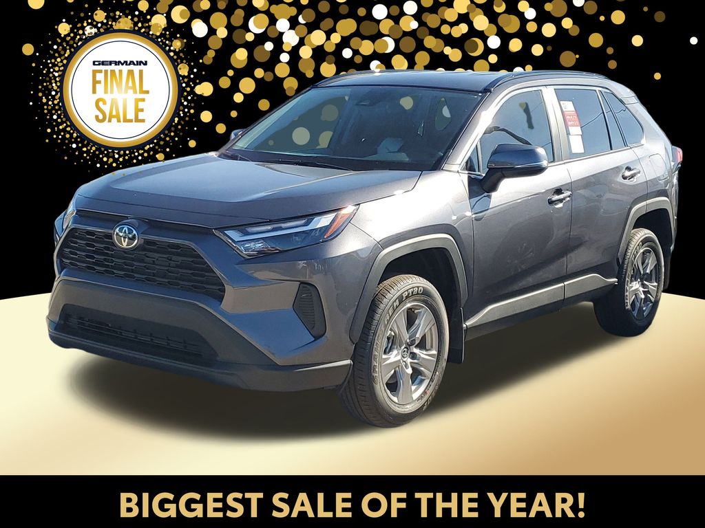 2025 Toyota RAV4 XLE's photo